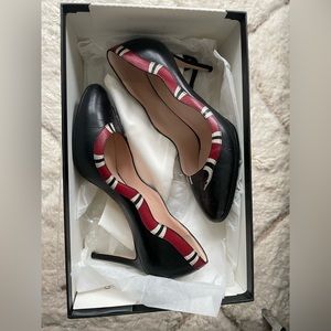 Authentic Gucci Kingsnake Black Leather Pumps 37.5